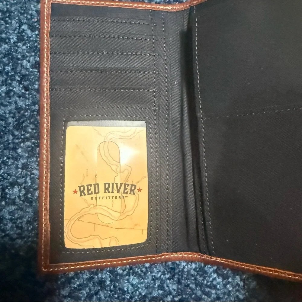 Red Rivet Brown Leather Key & Card Holder - Picture 3 of 5
